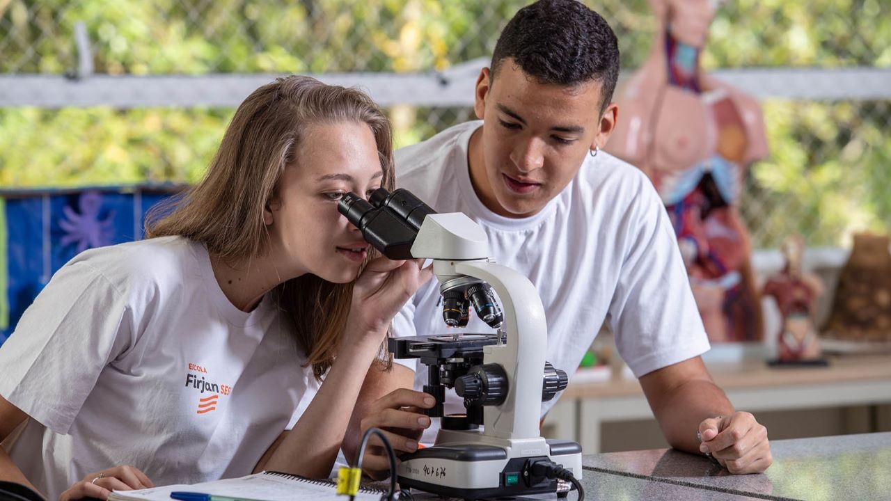 Escolas Firjan SESI abrem vagas gratuitas para ensino médio com curso técnico