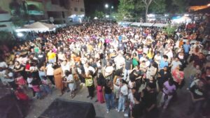 Público se concentrou na Praça Professor João Brasil para acompanhar as canções e louvores da Marcha Para Jesus de Macuco