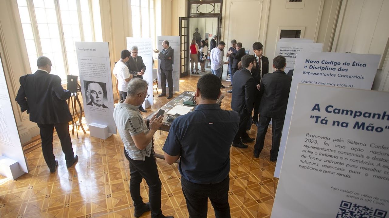 Palácio Tiradentes apresenta exposição em homenagem ao Dia do Representante Comercial