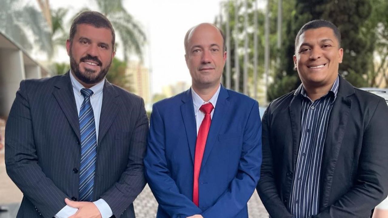 Leonan Melhorance, prefeito eleito de Cordeiro, deputado estadual Bruno Boaretto, e Raphael Oliveira