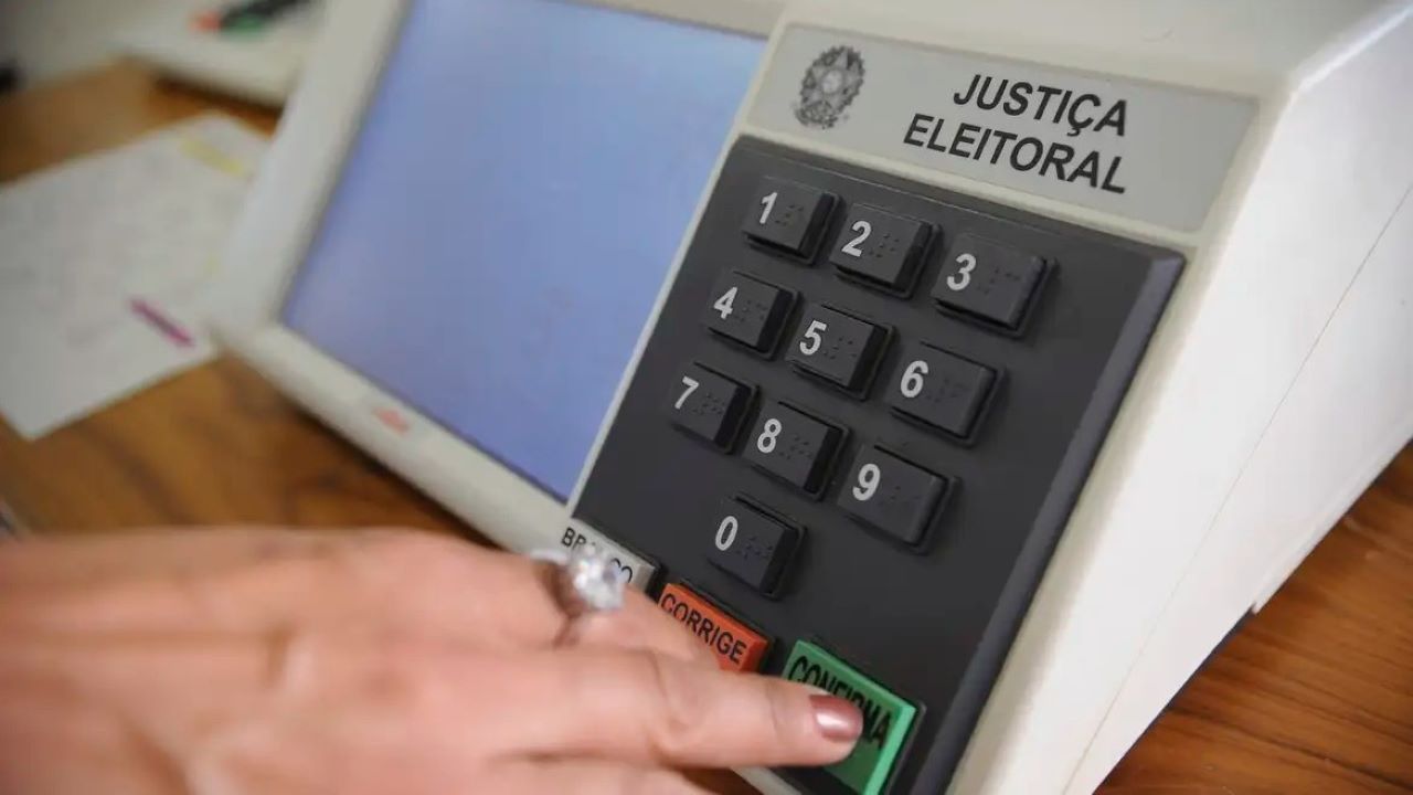 463 mil candidatos concorrem a cargos de prefeitos, vices e vereadores