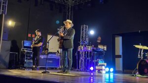 Cesário Ramos se apresentando em Cantagalo