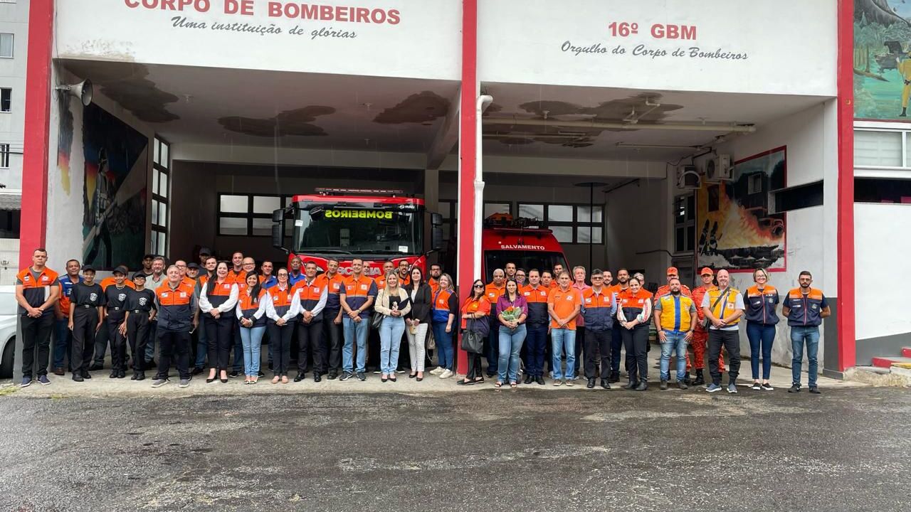 Representantes dos municípios, profissionais de Defesa Civil e convidados durante o evento realizado no 16º Grupamento do Corpo de Bombeiros Militar