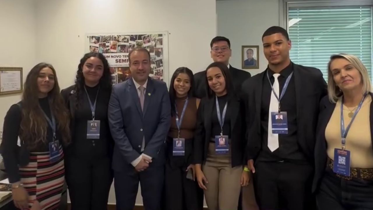 Deputado Bruno Boaretto tem encontro com parlamentares juvenis de cidades da região