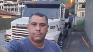 Ditinho é caminhoneiro desde os 15 anos