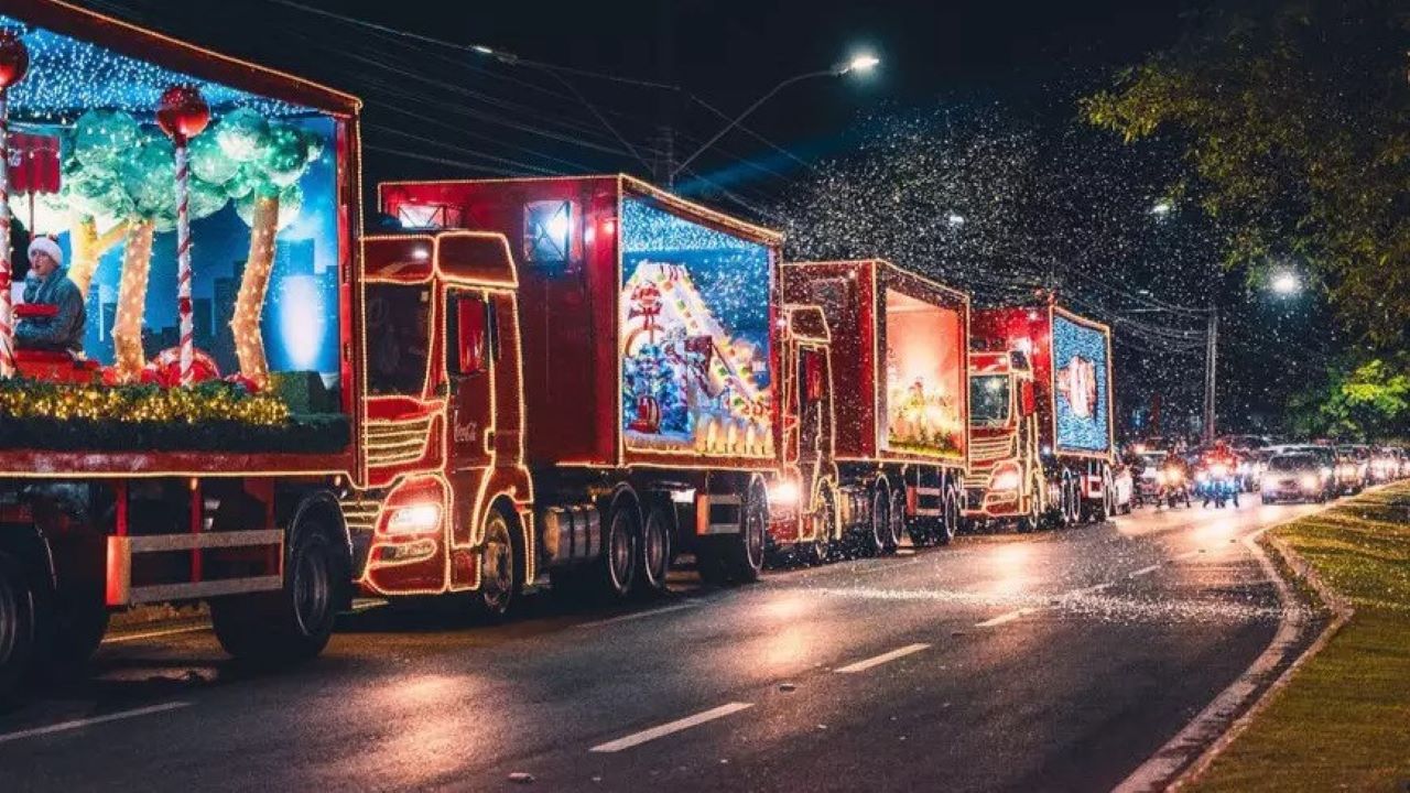 Superthal recebe a Caravana de Natal da Coca-Cola em Bom Jardim com Papai Noel e encantos natalinos