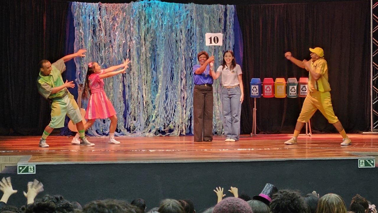 Teatro ensina cuidados ambientais a alunos da rede pública em Cantagalo