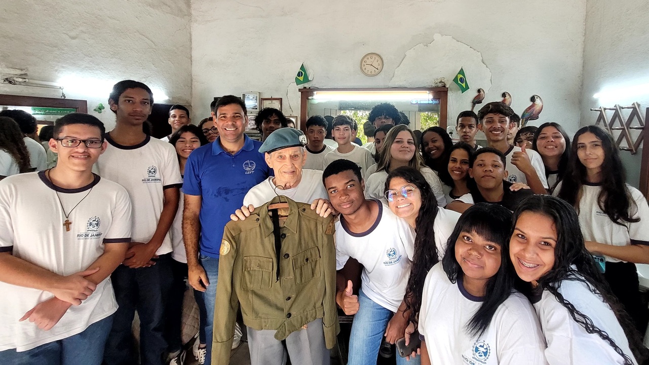 Veterano de guerra participa de encontro com alunos em Itaocara