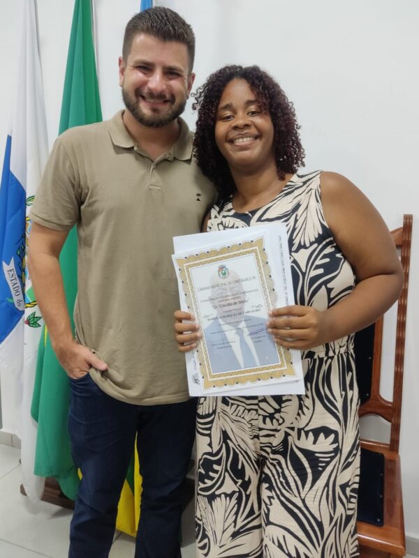 Cabeleireira Isabella Marques recebe condecoração da Câmara de Cantagalo
