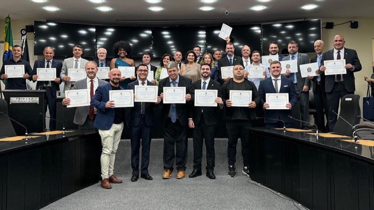 Eleitos são diplomados em Nova Friburgo na Câmara Municipal