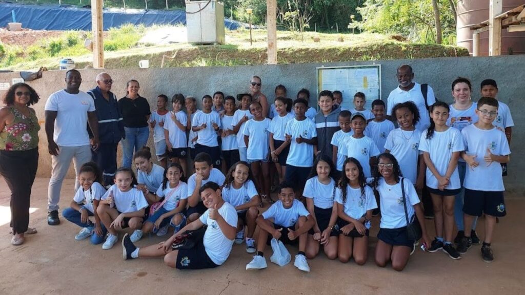 Aproveitando os conhecimentos técnicos dos profissionais, os estudantes municipais tiveram um dia de grande aprendizado no Aterro Sanitário Municipal