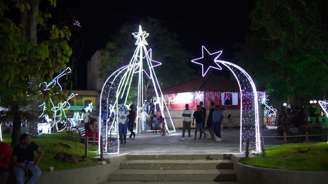 Magia, emoção e união marcam o ‘Acender das Luzes de Natal’ em Macuco