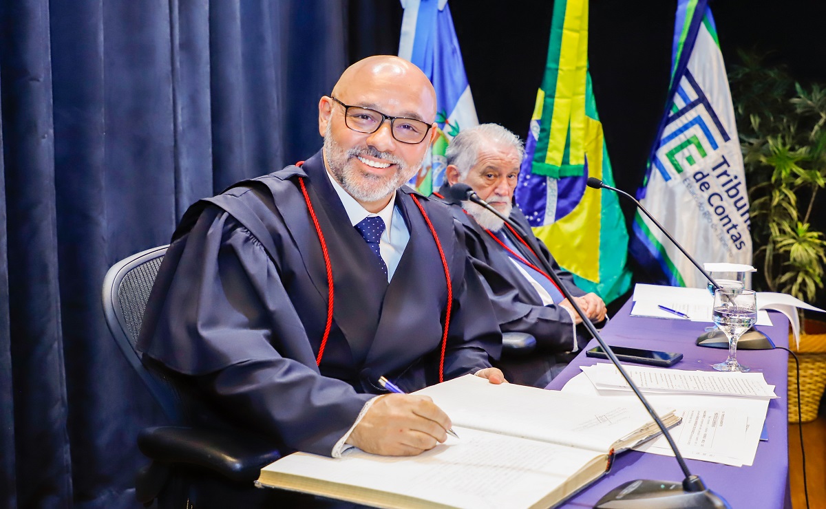 Marcio Pacheco toma posse na presidência do Tribunal de Contas