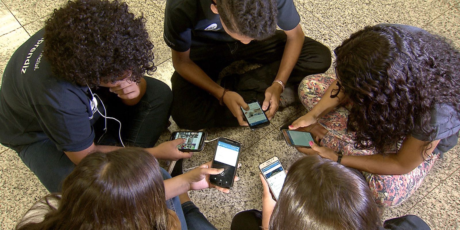 Restrição ao uso do celular nas escolas já está valendo