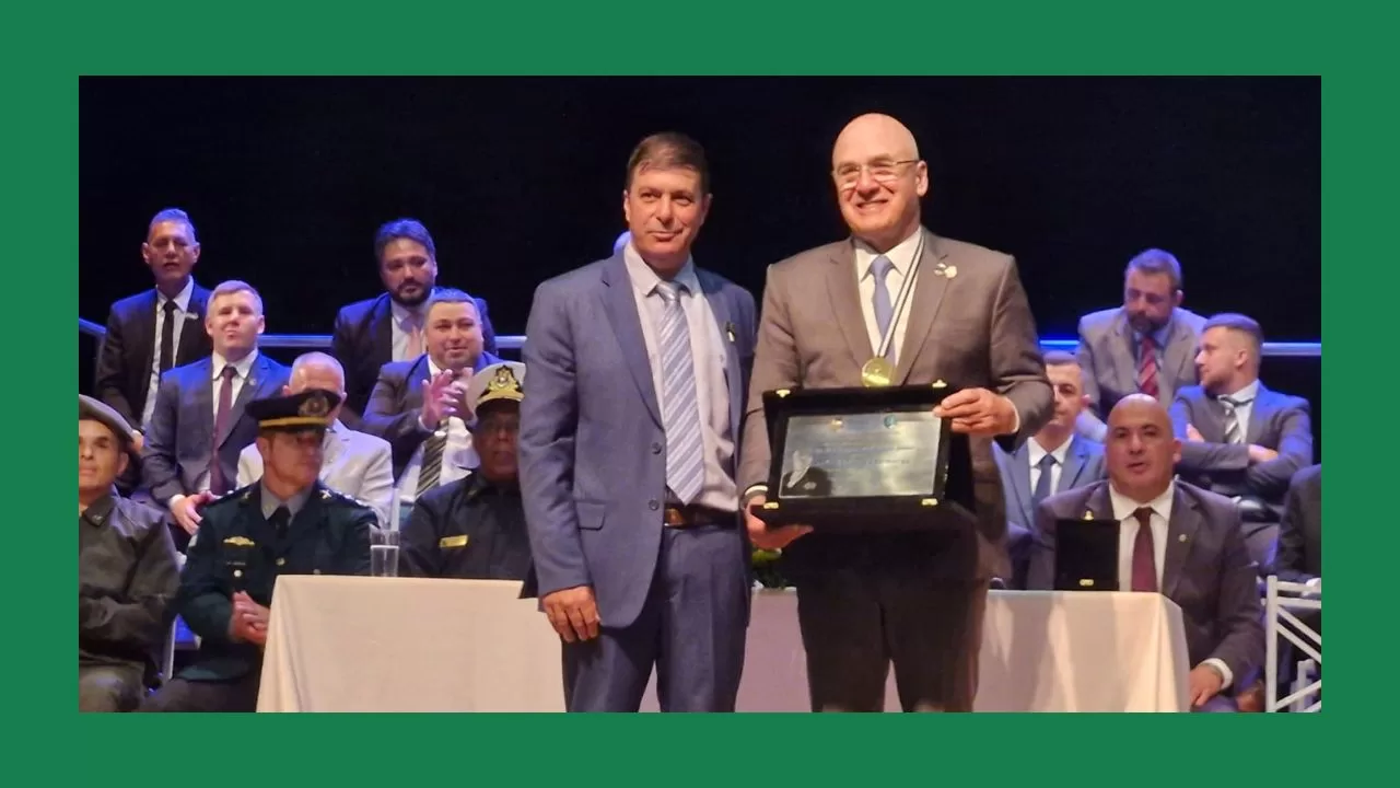 Presidente da Fecomércio recebe a Comenda Barão de Nova Friburgo