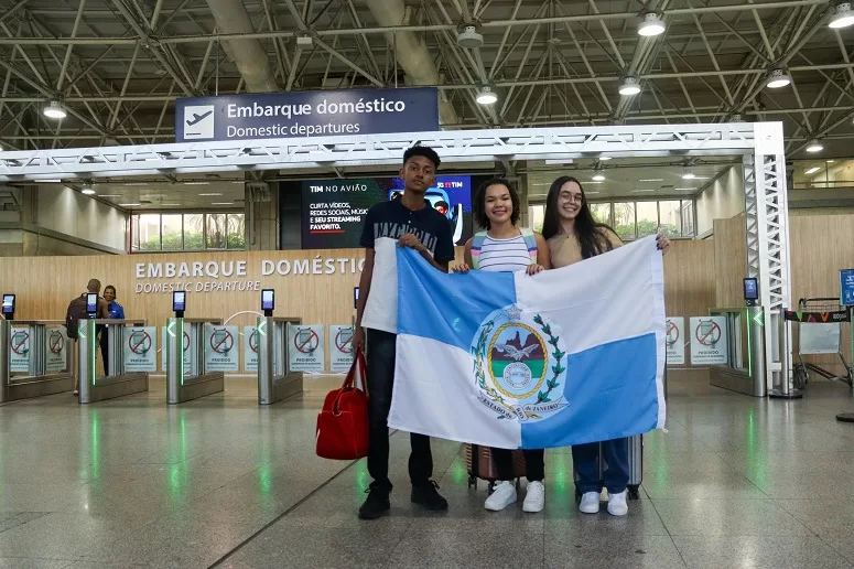 Estudantes da rede estadual do Rio de Janeiro embarcam para participar do Parlamento Juvenil do Mercosul 2025 em Brasília