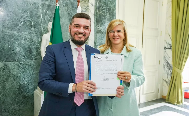 Bacellar sanciona leis que fortalecem a advocacia no RJ