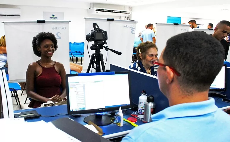Postos do Detran abrirão aos sábados para emissão da nova carteira de identidade via agendamento