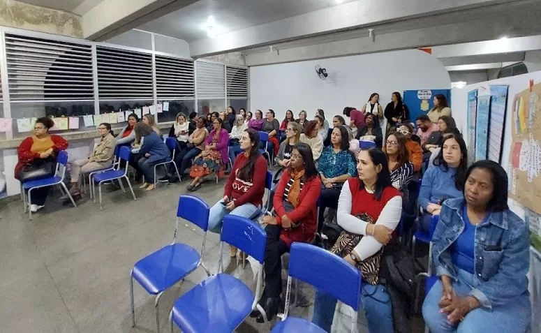 Professores de Macuco recebem palestra sobre bem-estar emocional