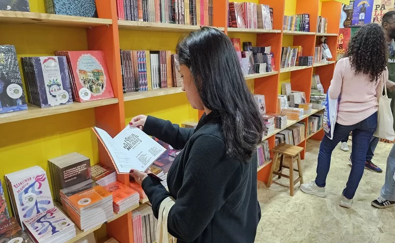 Governo do Estado investe mais de R$ 1 milhão para modernizar acervos de bibliotecas do interior durante a Bienal