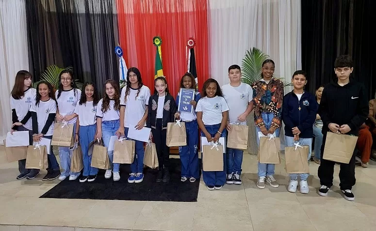 Festival de Poesias nas Escolas integra alunos das redes Municipal e Estadual em Macuco