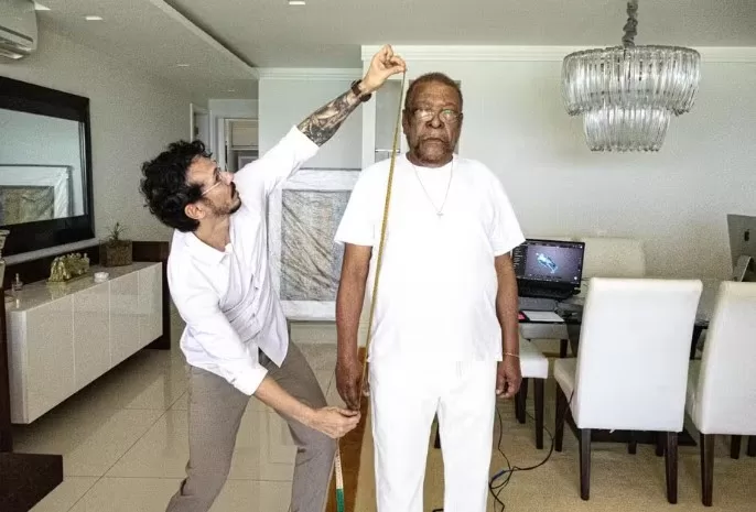 Bibarrense, Martinho da Vila tira medidas para ter escultura gigante em Vila Isabel