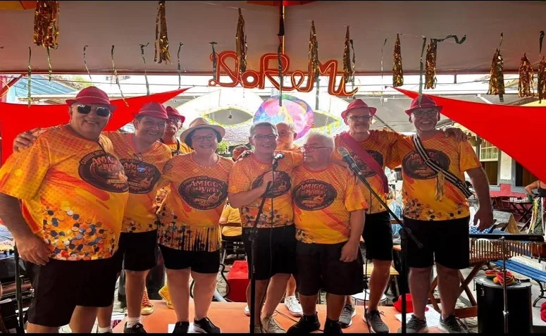 Banda “É pura música” encanta Conservatória em tarde de “carnaval antigo”