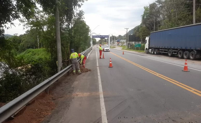 Rota 116 realiza serviços de manutenção e melhorias em trechos da rodovia.