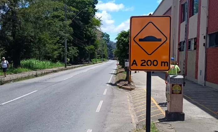 Rota 116 instala sinalização e prepara implantação de redutores de velocidade no trecho urbano da RJ-116, em Nova Friburgo