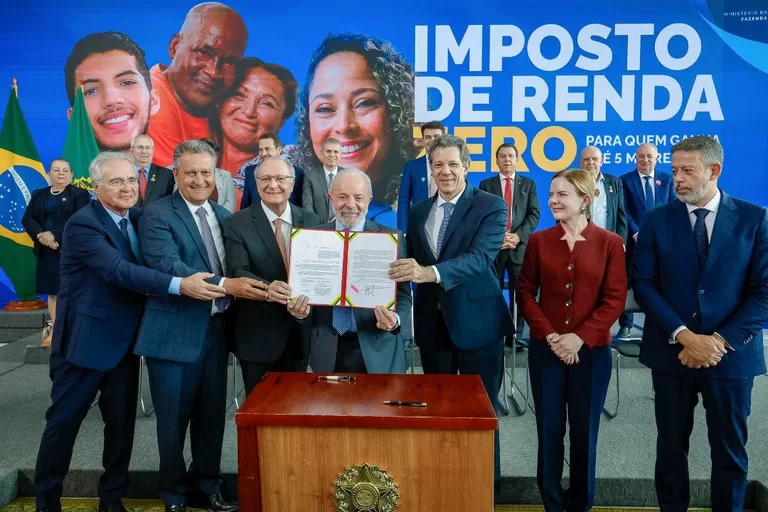 Lei que isenta imposto de renda para quem ganha até R$ 5 mil é sancionada