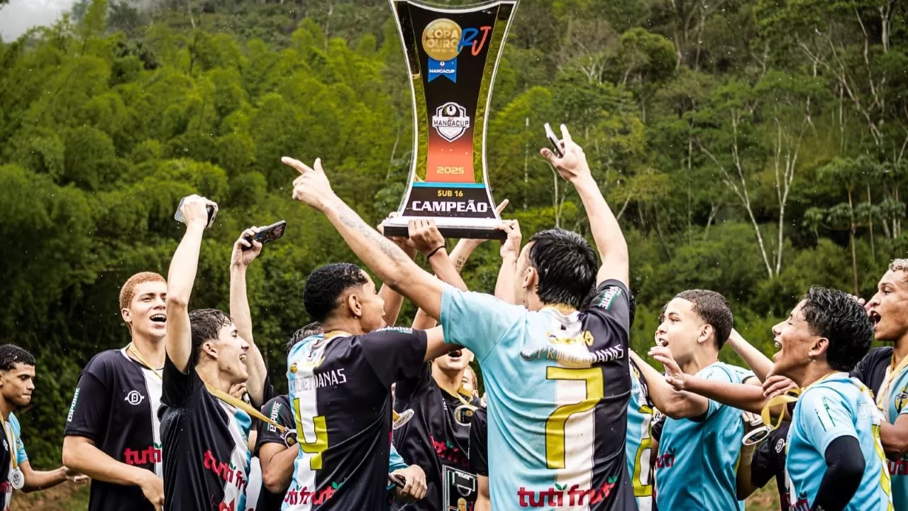 Friburgo Sporting brilha na Copa Ouro: Sub-16 goleia e levanta a taça em Bom Jardim