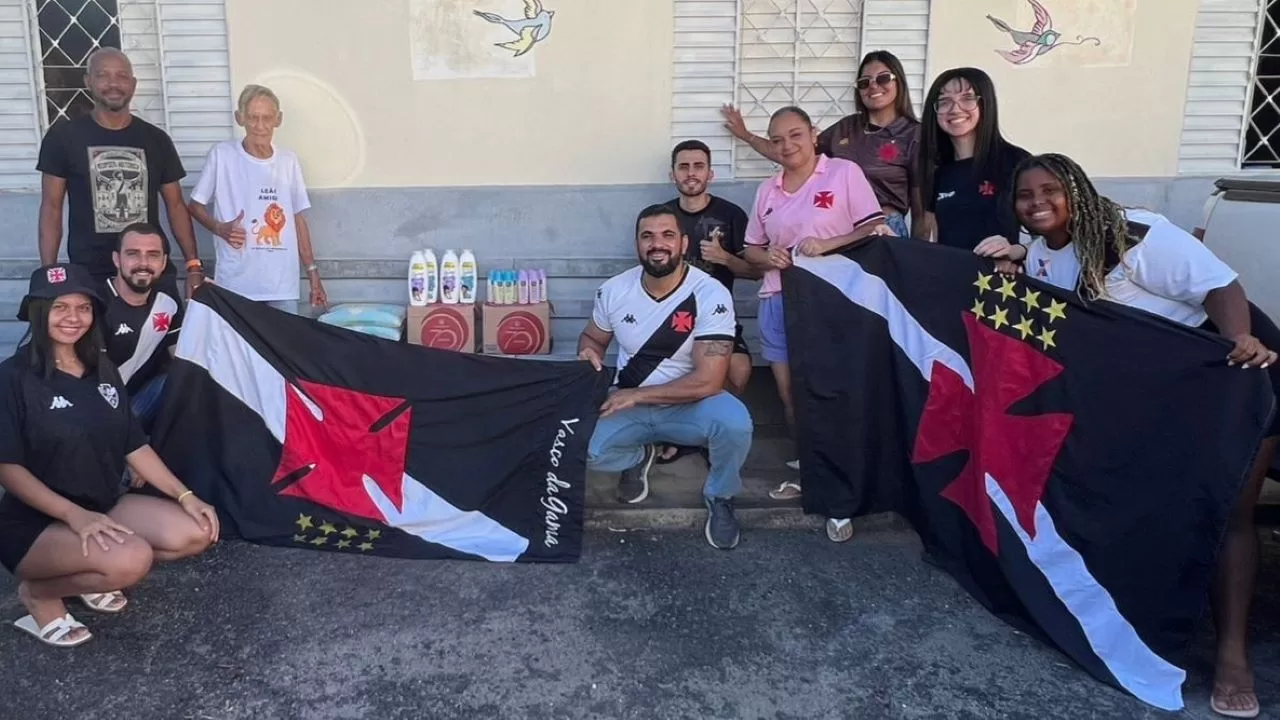 Torcedores do Vasco realizam ação beneficente em prol do Asilo Casa do Caminho, em Carmo