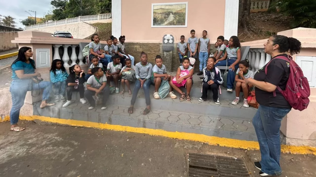 Visitas guiadas levam alunos a uma viagem pela história de Cantagalo