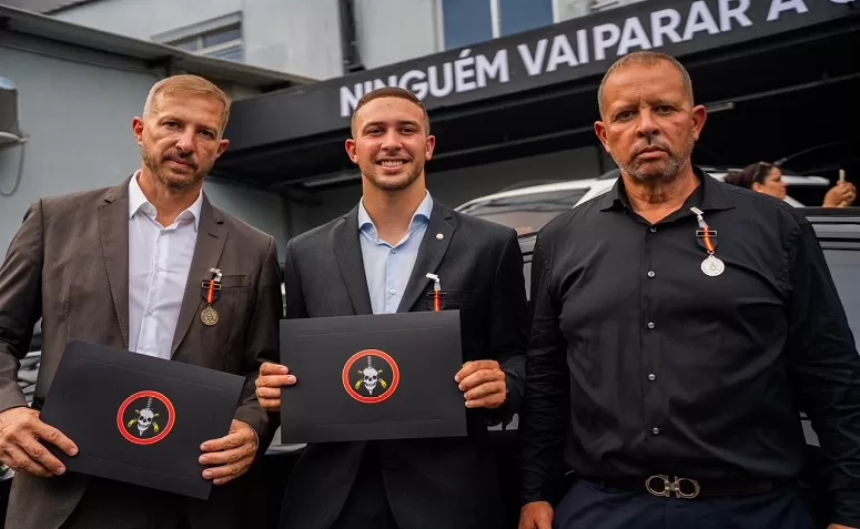 Presidente da Alerj recebe medalha do Bope