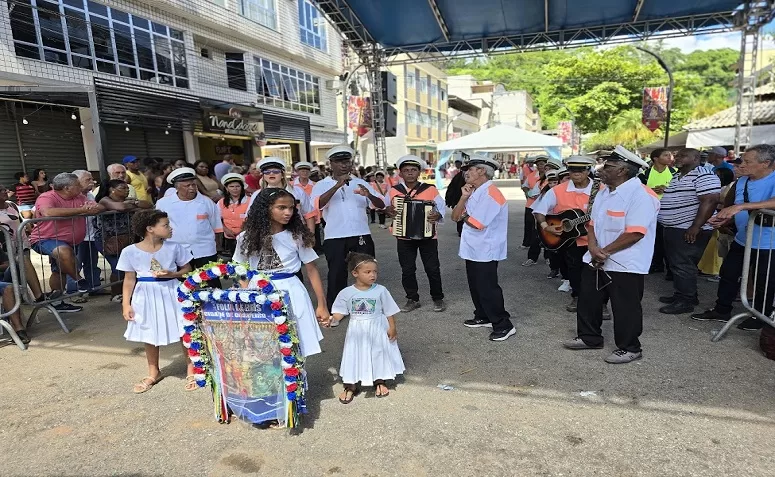 Festival de Folias de Reis do interior é realizado em Macuco
