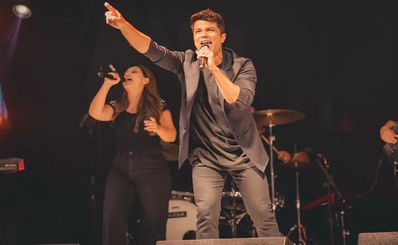 Cantor carmense faz show em Rio Crespo, em Rondônia