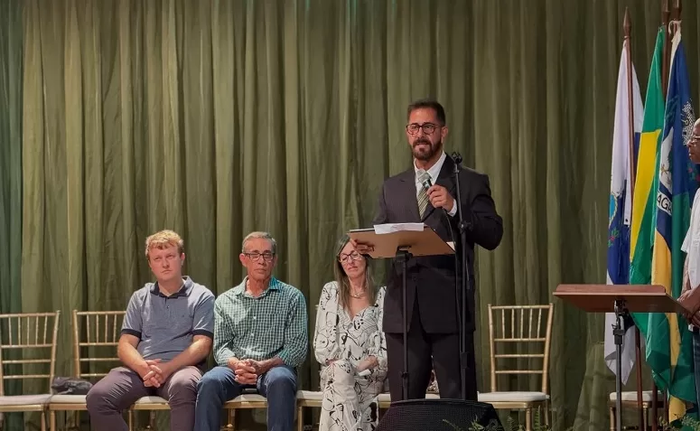 Escritor cantagalense lança livro sobre a história fluminense