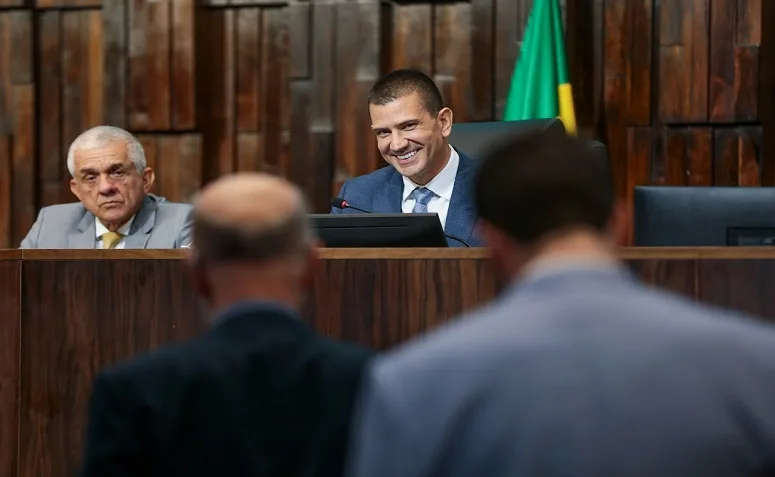 Douglas Ruas preside primeira sessão plenária e marca início de nova fase na Alerj