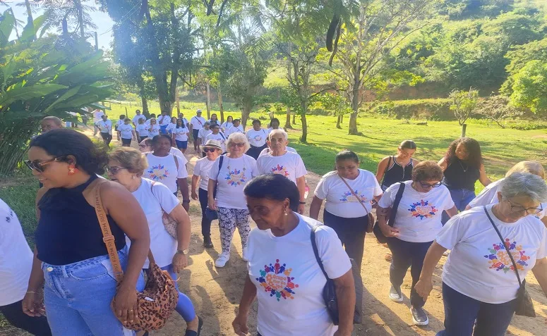  Grupo Flor de Ipê, da Terceira Idade de Macuco, participa de passeio em Cantagalo, na Fazenda Sossego 