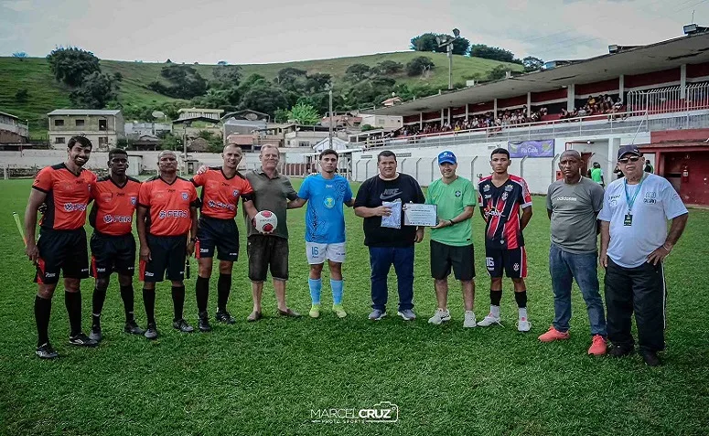 Liga de Macuco homenageia Bruno Boaretto