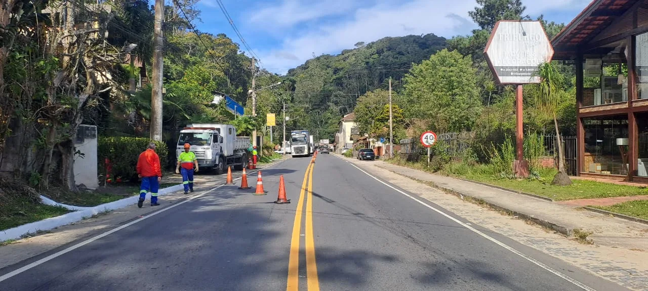 Rota 116 realiza manutenção em trechos da RJ-116 nesta quarta-feira