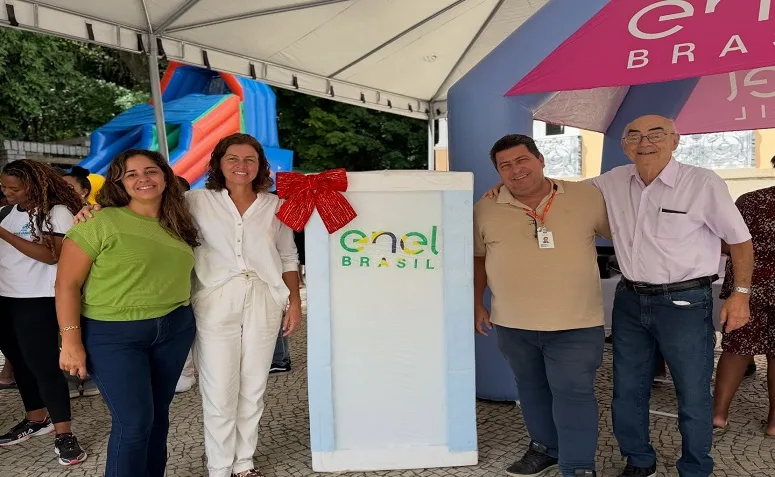 70 geladeiras são distribuídas a famílias carentes em Cantagalo