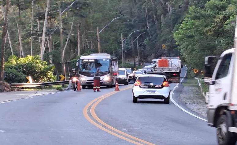 Manutenção na rede elétrica segue com operação de Pare e Siga na RJ-116 em Nova Friburgo