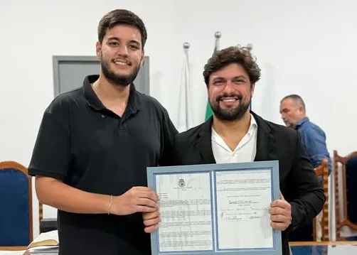 Cantagalense Victor Sally, que está fazendo carreira nos EUA, recebe homenagem na Câmara