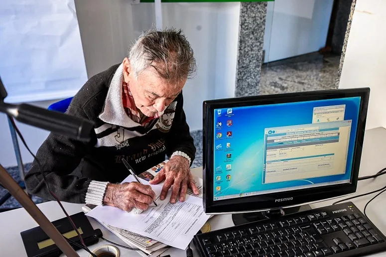 Detran RJ adota medidas para facilitar o acesso de idosos e outras pessoas com prioridade à carteira de identidade