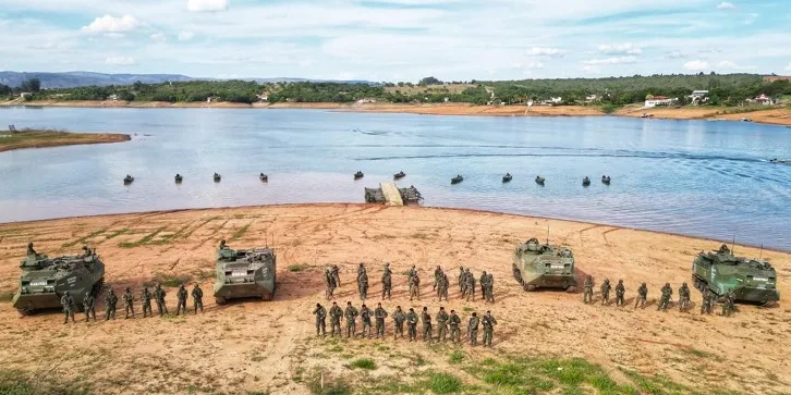Operação Furnas reúne 2 mil militares, blindados, robôs e drones no “Mar de Minas”