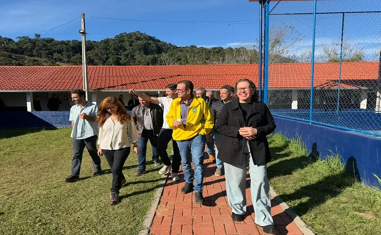 Eduardo Paes se encontra com produtores e lideranças empresariais em Nova Friburgo e recebe título de cidadão friburguense