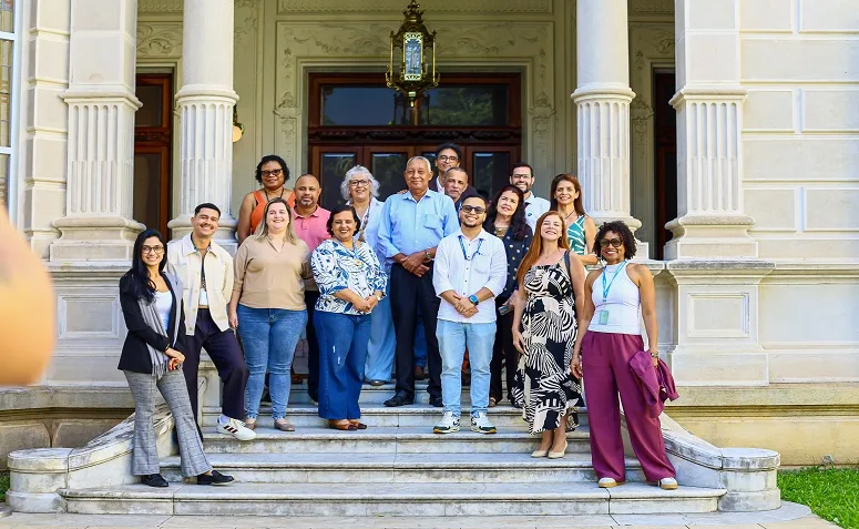 Professores da rede estadual visitam Palácio das Laranjeiras após reabertura do espaço