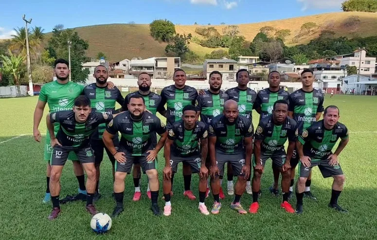 Latini domina ações e supera o Araponga em jogo eletrizante