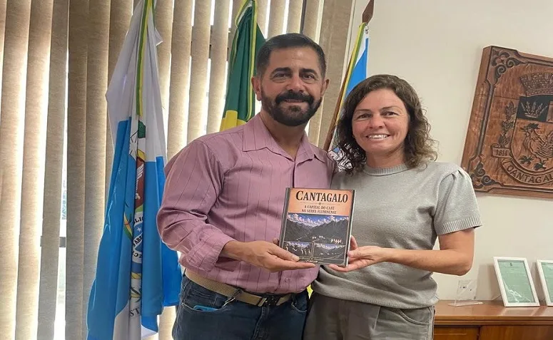 Prefeita recebe autor do livro “Cantagalo: A Capital do Café na Serra Fluminense”